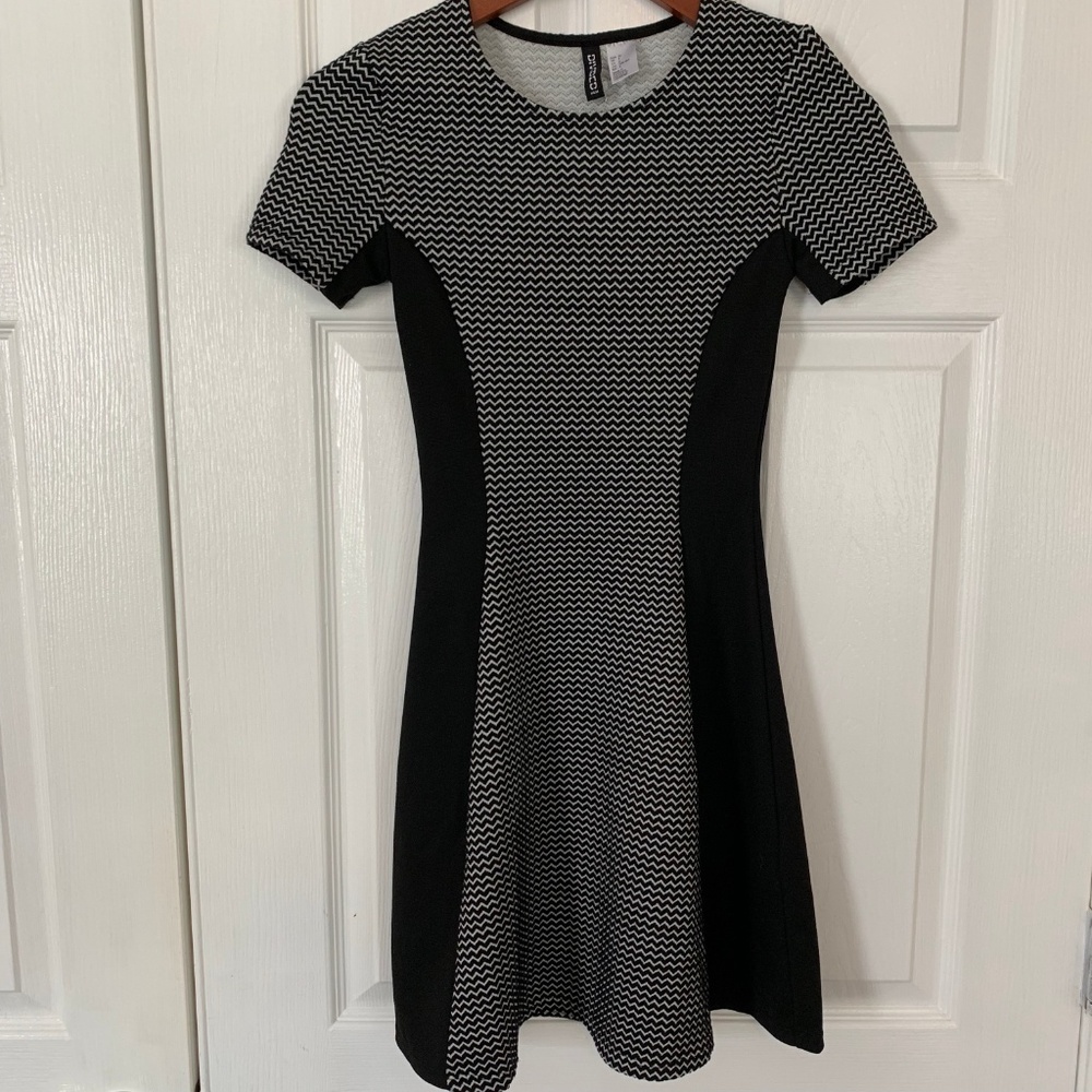 *NEW* DIVIDED by H&M Black & White Dress